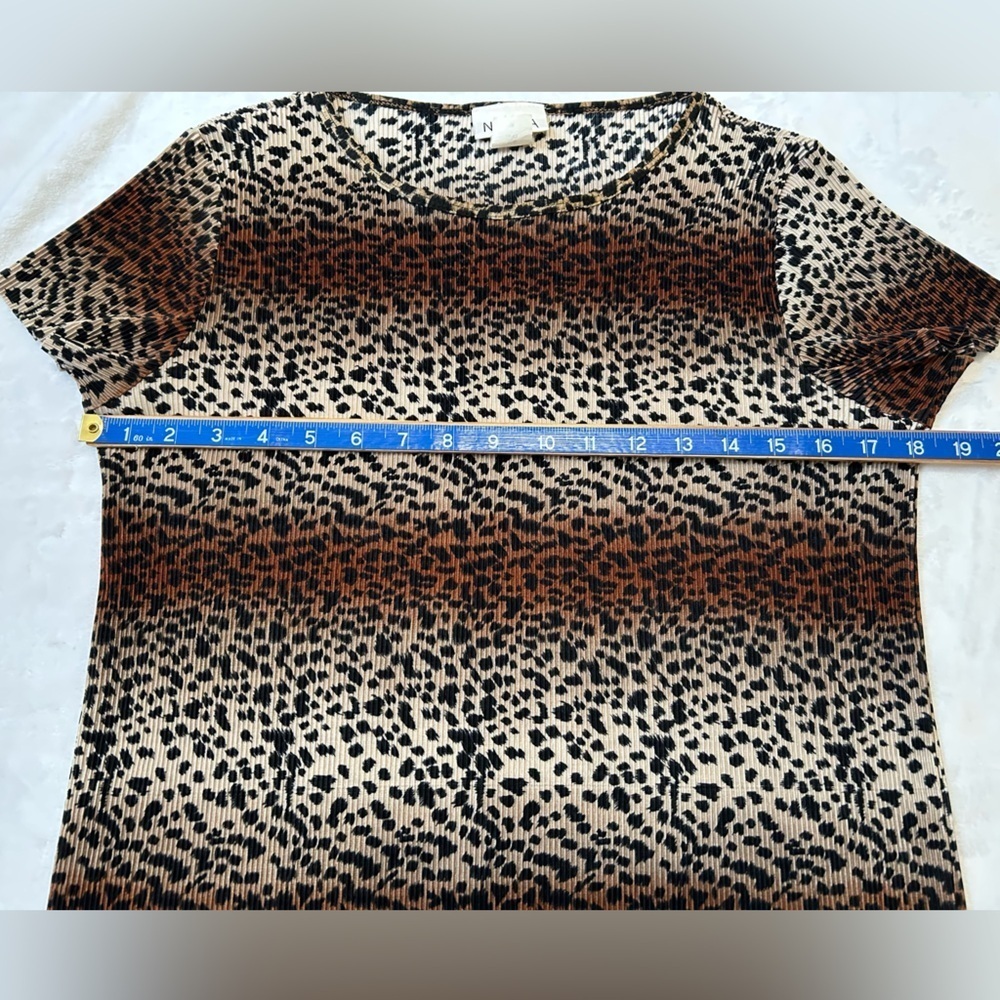 Nicola Animal Print Crinkle Knit Blouse - Picture 7 of 8